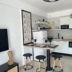 Daisy's One-bedroom Lägenhet