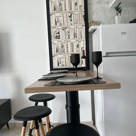 Daisy's One-bedroom Apartment *