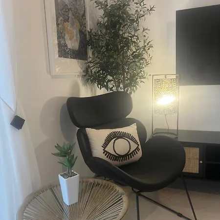 Daisy's One-bedroom Τολό